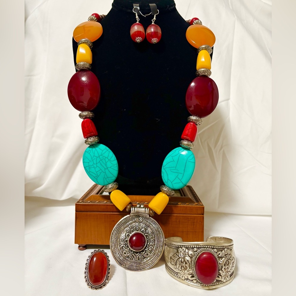 Colorful Beaded Necklace and Jewelry Set